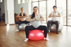 Benefits of Using a Yoga Ball During Pregnancy - Birthing Ball Exercises for a Healthy Pregnancy